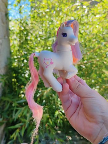 Mon petit poney - g2 - white pearl - perles nacrée coquine