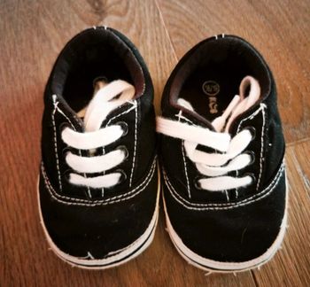 Chaussures baskets noires bébé 18/19