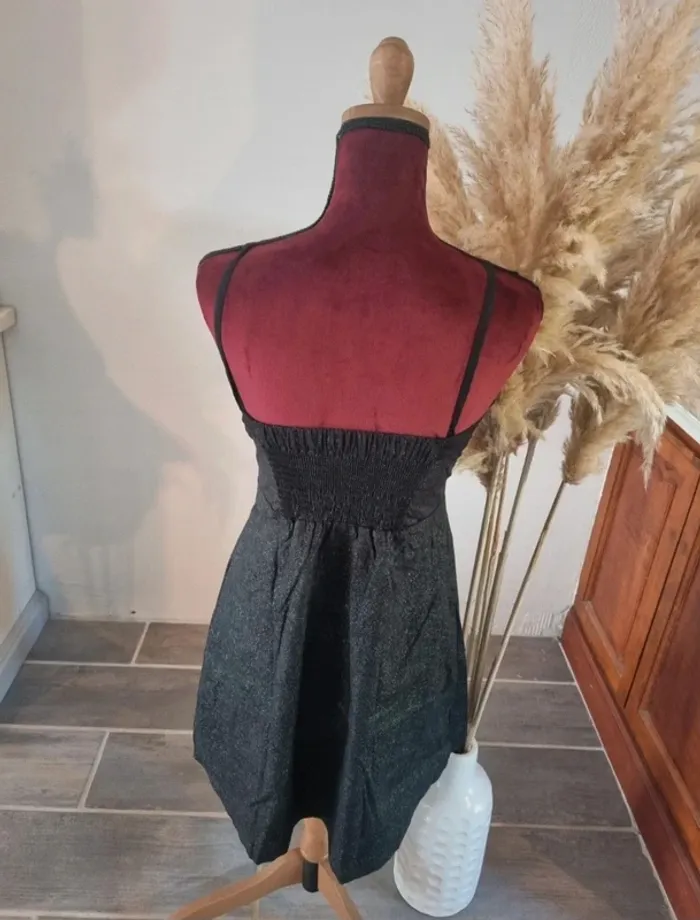 Jolie robe noir pailleté femme 🚺 36 - photo numéro 4