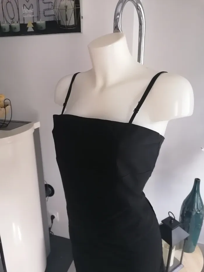 Robe noire 42 - photo numéro 2