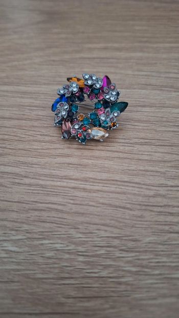 Petite broche ronde