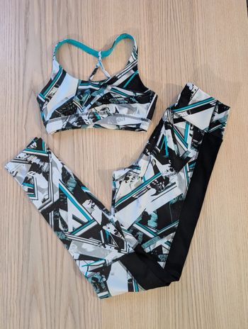 Ensemble brassière et legging Reebok