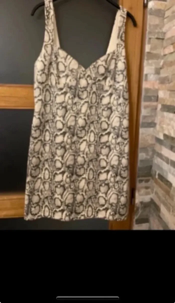 Robe Zara, taille 42 imprimée, python, collection 2025 - photo numéro 3