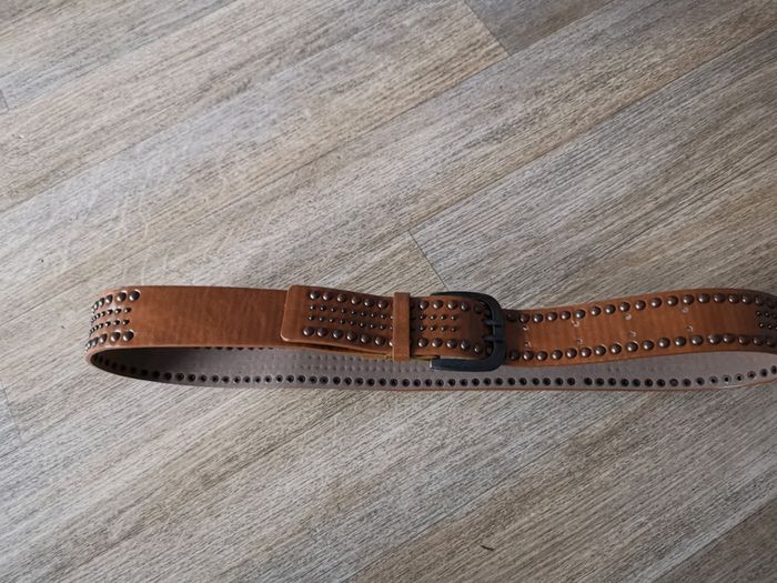 Ceinture avec clou