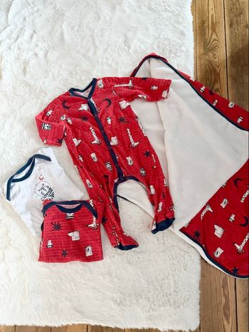 Ensemble plaid + pyjama + bodies Catimini 6 mois