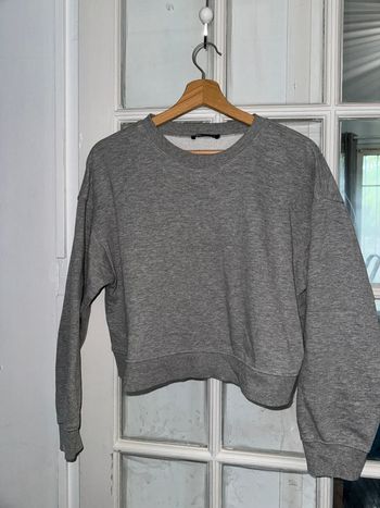 Sweat plutôt court Zara Taille m