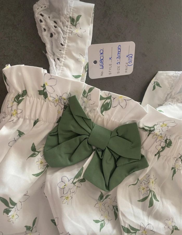 Ensemble fleurie blanc et vert SHEIN 1-3 mois combinaison avec chapeau [ref.46B070] - photo numéro 3