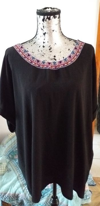 Tunique noire avec perles/ Kiabi