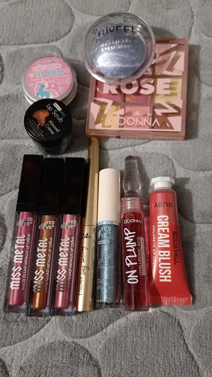 Lot 11 maquillages
