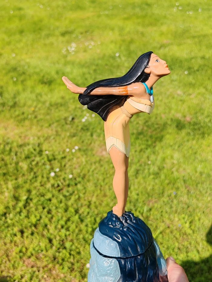 Grande figurine vintage Pocahontas sur son rocher - photo numéro 4