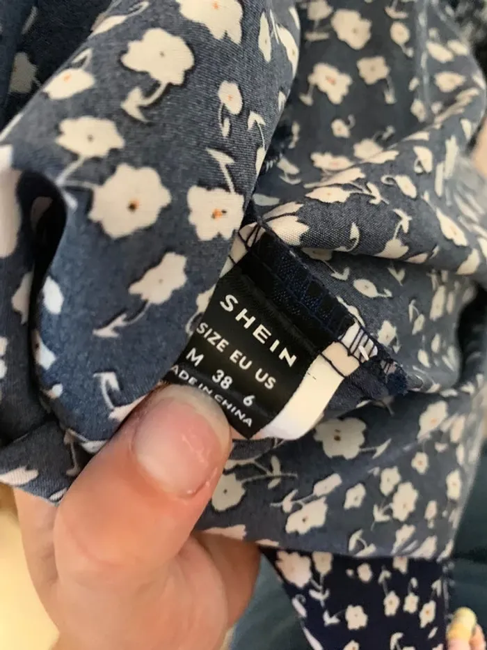 Robe grossesse allaitement shein t.M parfait état marine fleurie - photo numéro 2