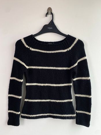 Pull en laine noir et blanc à rayures 