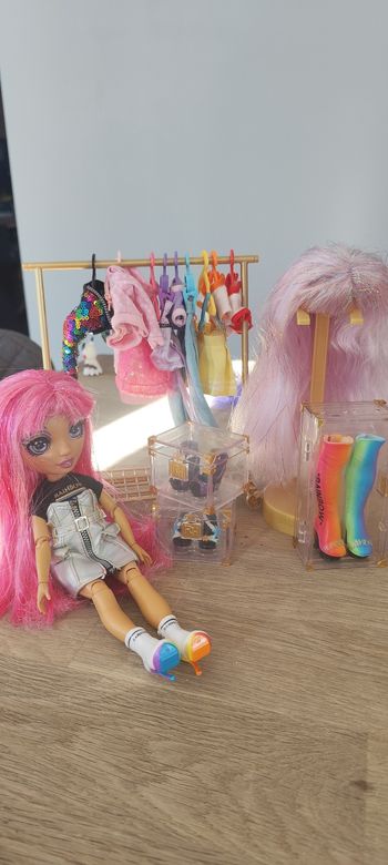 Poupée rainbow high +dressing