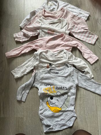 Lot de 6 bodys 6 mois  manche longue 