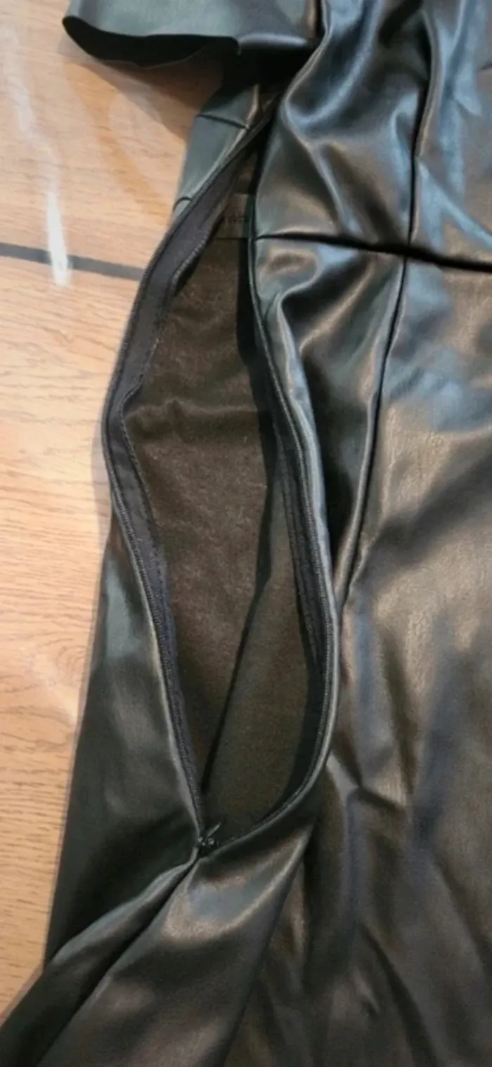 Robe neuve en simili XS - photo numéro 5