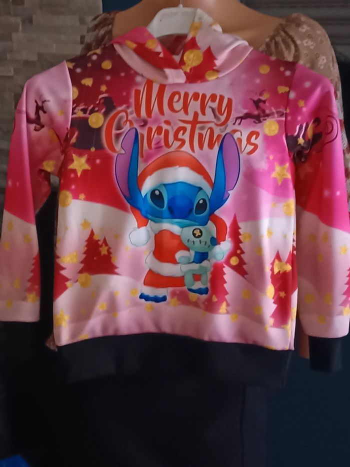 Pull a capuche avec motif taille 4 ans - photo numéro 2