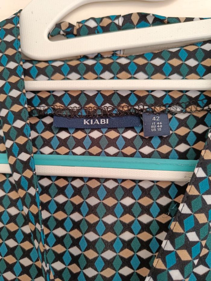 Robe fluide avec petit lien fantaisie autour du cou - photo numéro 2