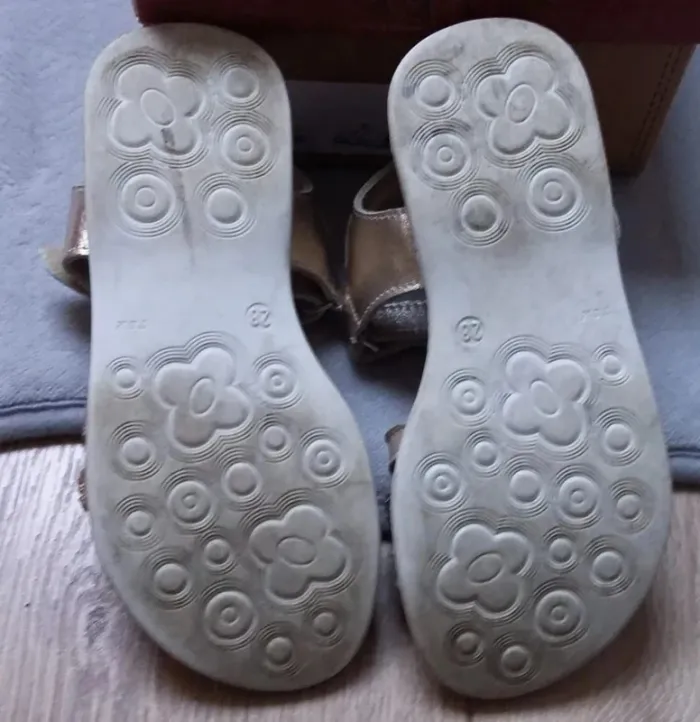 Chaussures sandales / sandalettes / nu-pieds BOPY pointure 28 état neuves - photo numéro 3