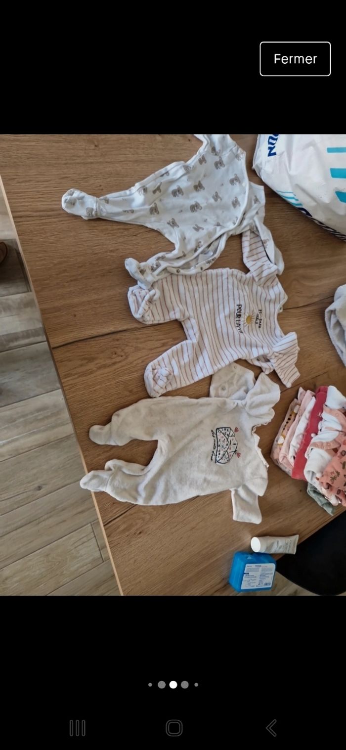 Lot bodies et pyjamas 3 mois - photo numéro 7