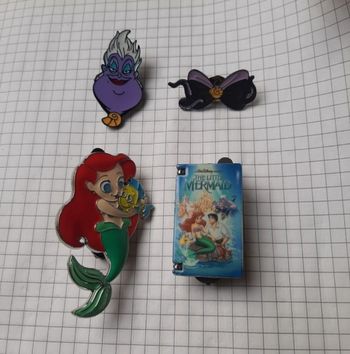 Lot pins Disney