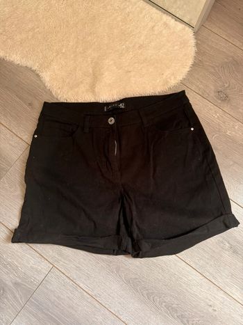 Short noir