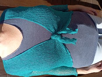 Gilet à crochet Boléro Cardigan style filet de pêche couleur Bleu canard