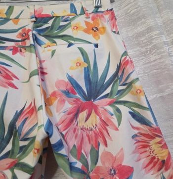 Pantalon Stradivarius fleuri tropical taille 34 excellent état