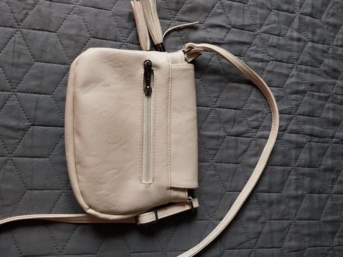 Sac à main/ environ 26 cm X 15 cm. Petite imperfection, voir photo, sinon très bon état. - photo numéro 2