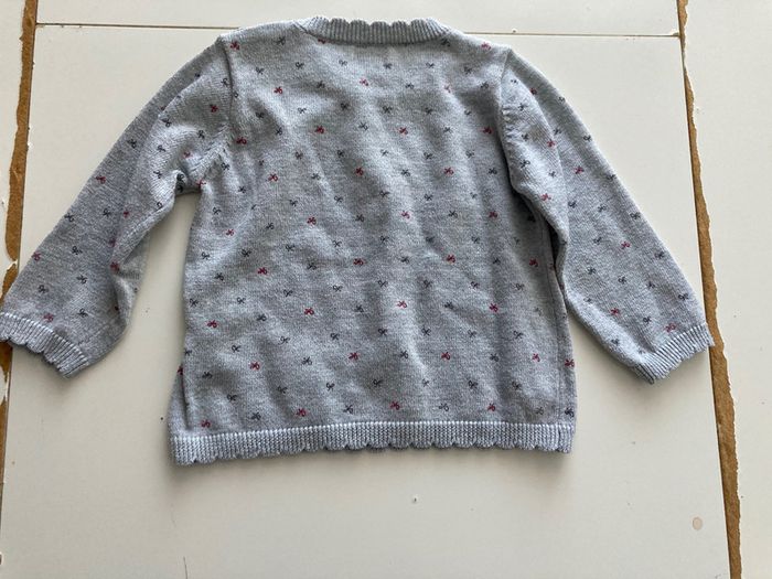 Pull gris avec petits noeuds - photo numéro 2
