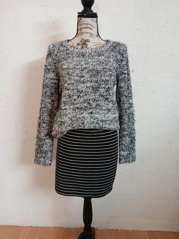 Jupe droite rayée taille 42/44 bon etat