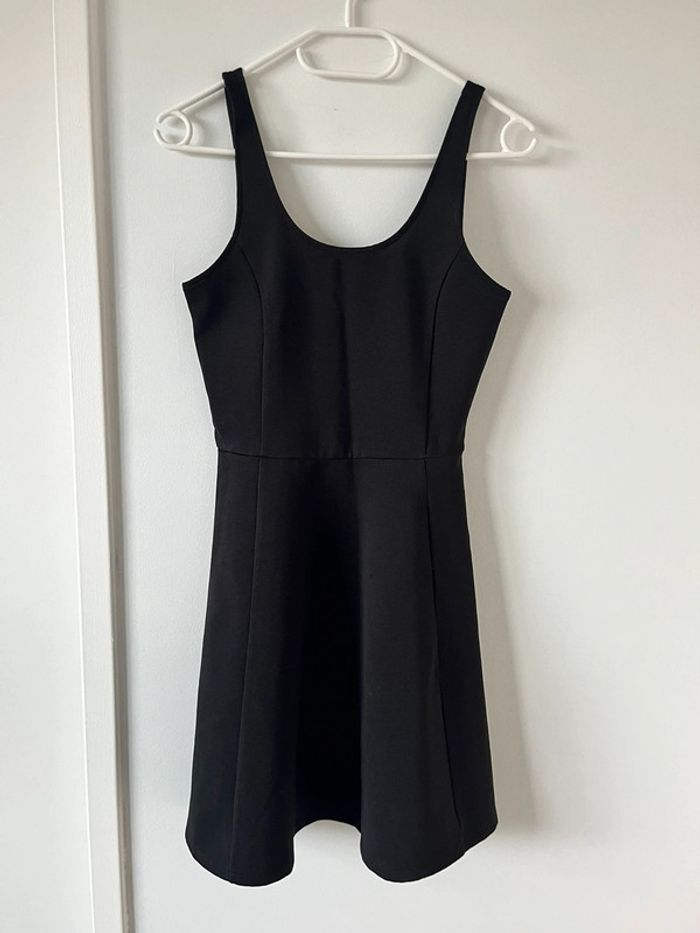 Robe noire patineuse