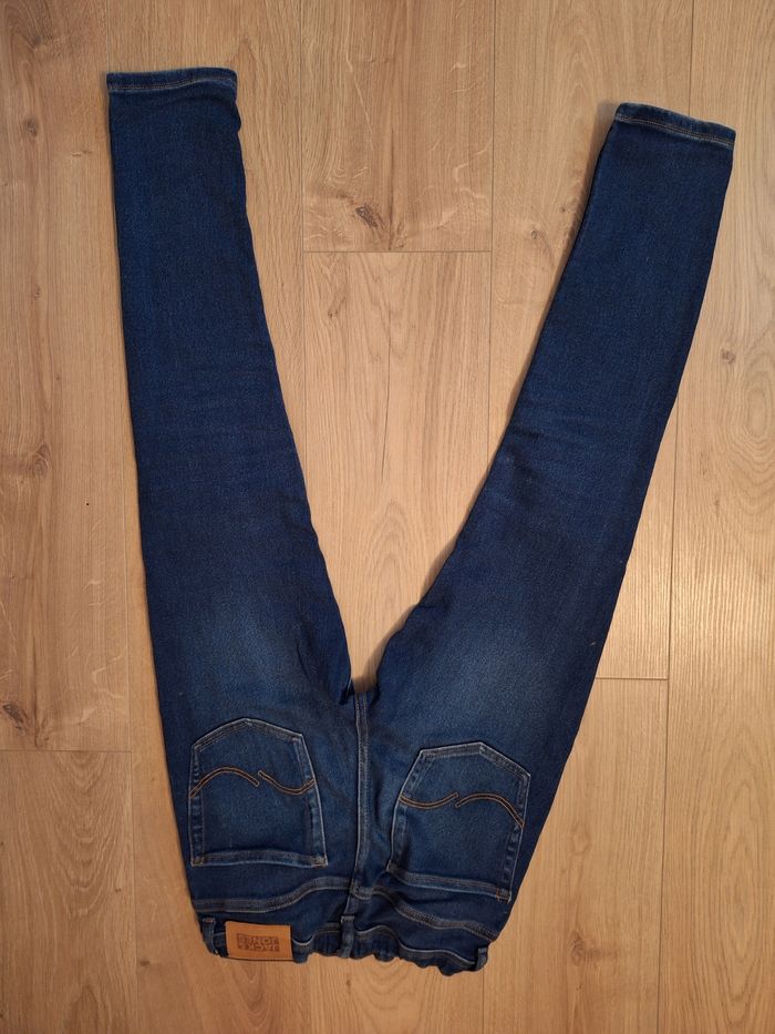 Jeans et 2 tee-shirts manches courtes 12 ans - photo numéro 6