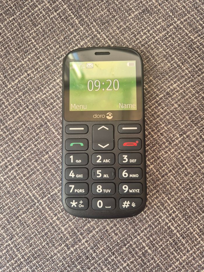 Téléphone factice type Doro – Accessoire / Déco / Jouet - photo numéro 1