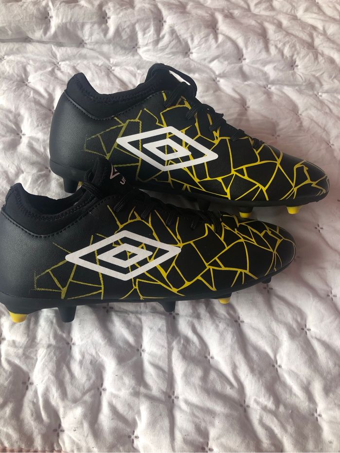 Crampons garçon umbro T37 - photo numéro 2