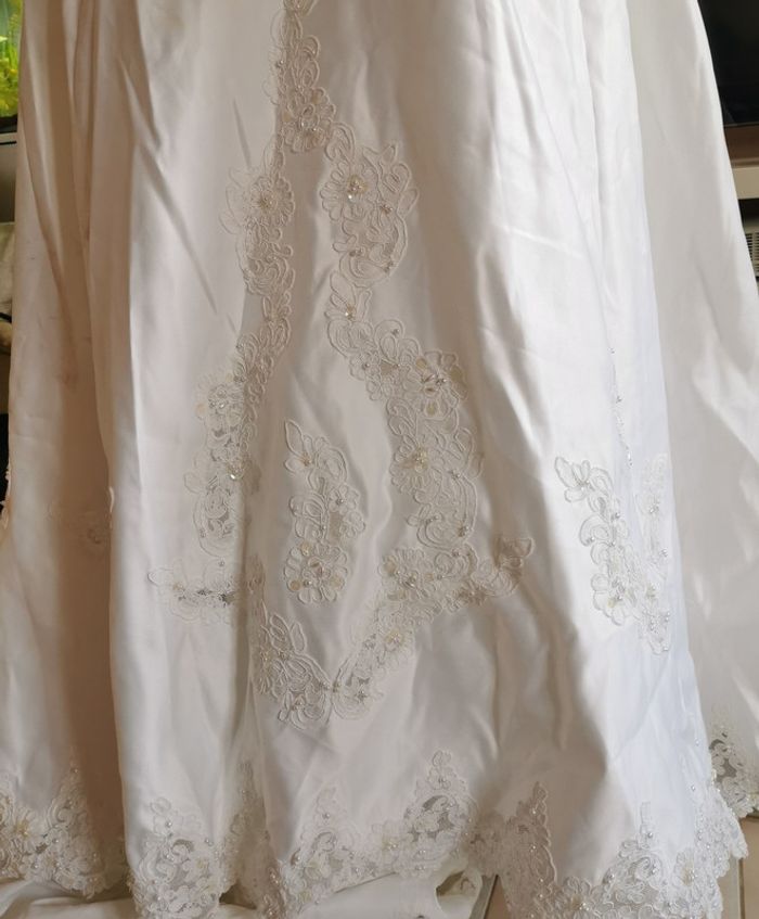 Robe de mariée blanche + voile+ jupon +cerceaux +gants - photo numéro 6