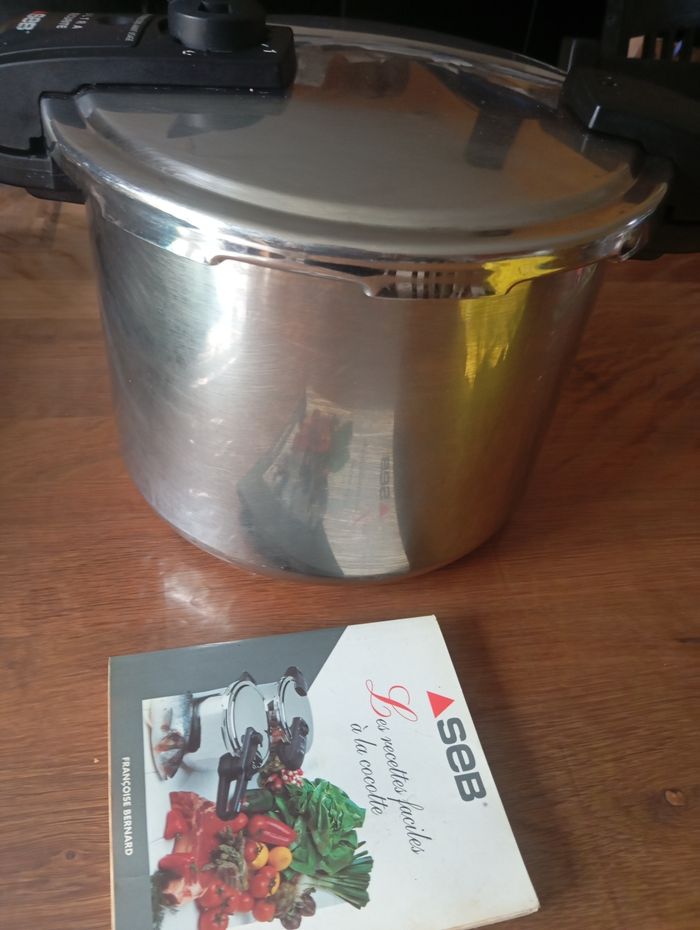 Cocotte Seb grande capacité très peu utilisée - photo numéro 3