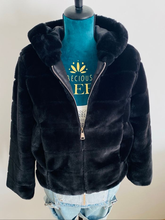 Veste Manteau Fausse Fourrure Toute Douce noire capuche - photo numéro 4