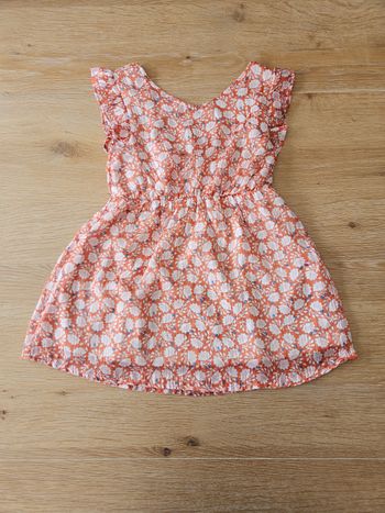 Robe orange fleurie