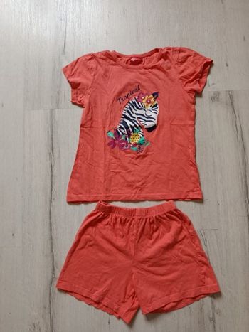 Ensemble tee-shirt + short marque tissaia taille 10 ans
