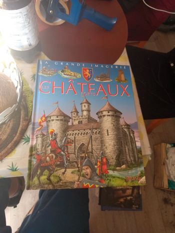 Bd la grande imagerie les châteaux forts