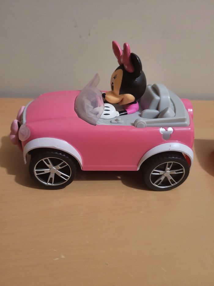 VOITURE TÉLÉCOMMANDÉE DISNEY - MINNIE MOUSE - photo numéro 2