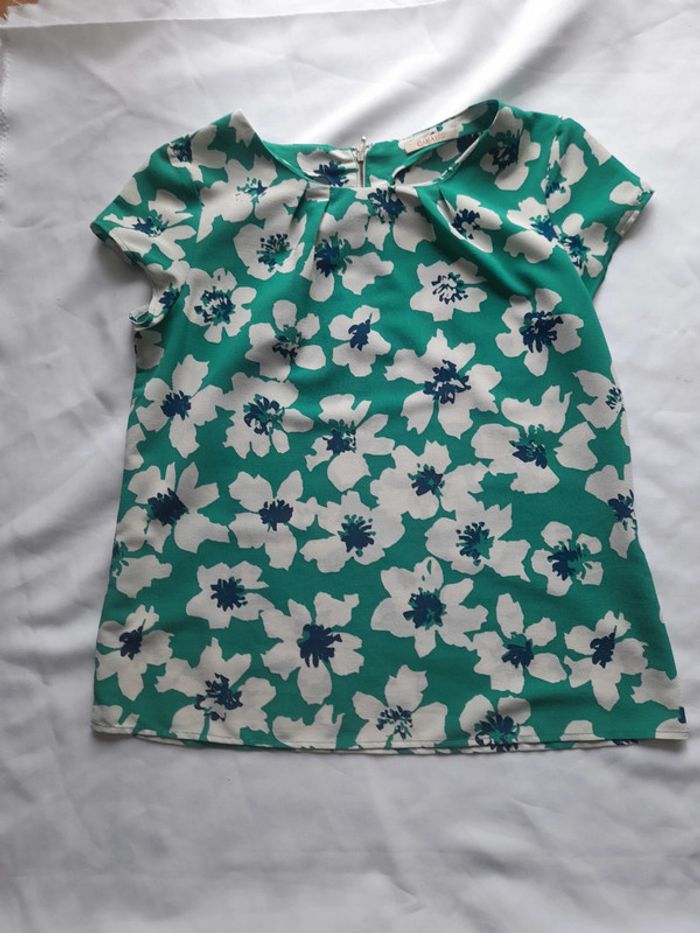 Très belle blouse manches courtes Taille 40