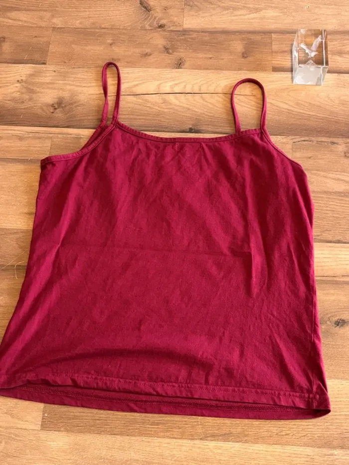 Je vend un débardeur femme taille 44  très bon état - photo numéro 2