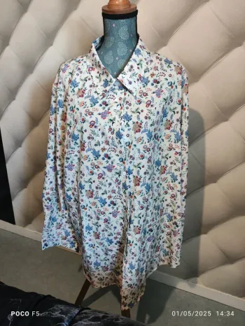 Chemise taille 5XL/ 56 manches longues Fleurie  bouton