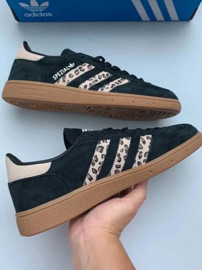 Spéciale Adidas Handball taille 42