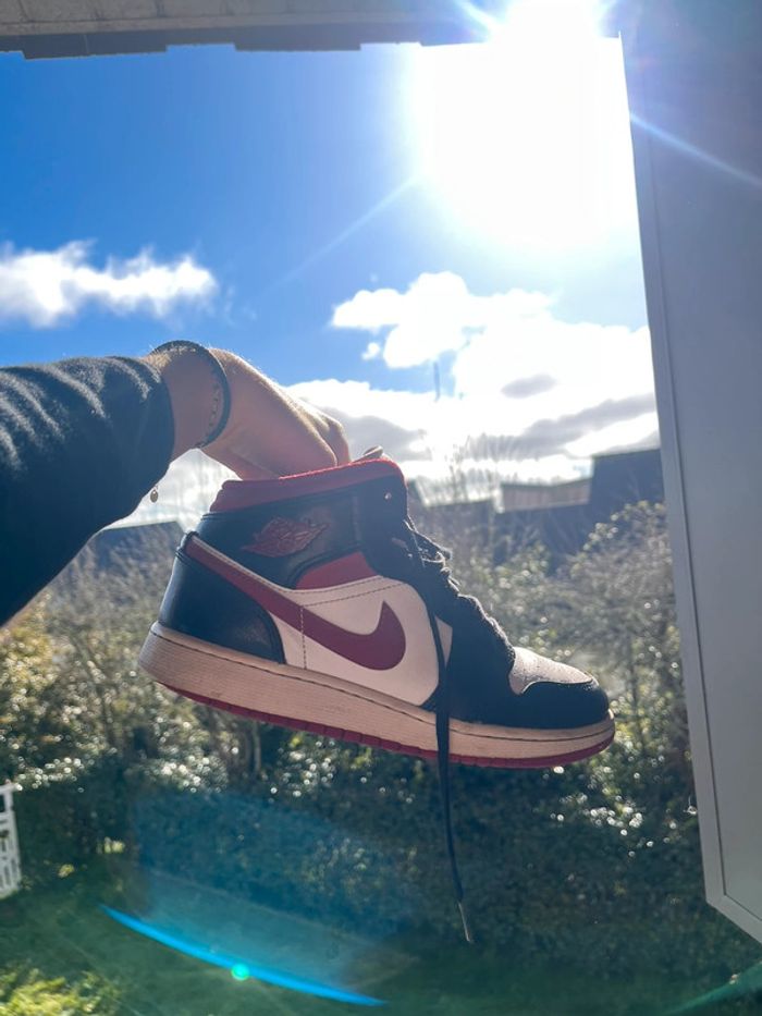 Jordan 1 mid