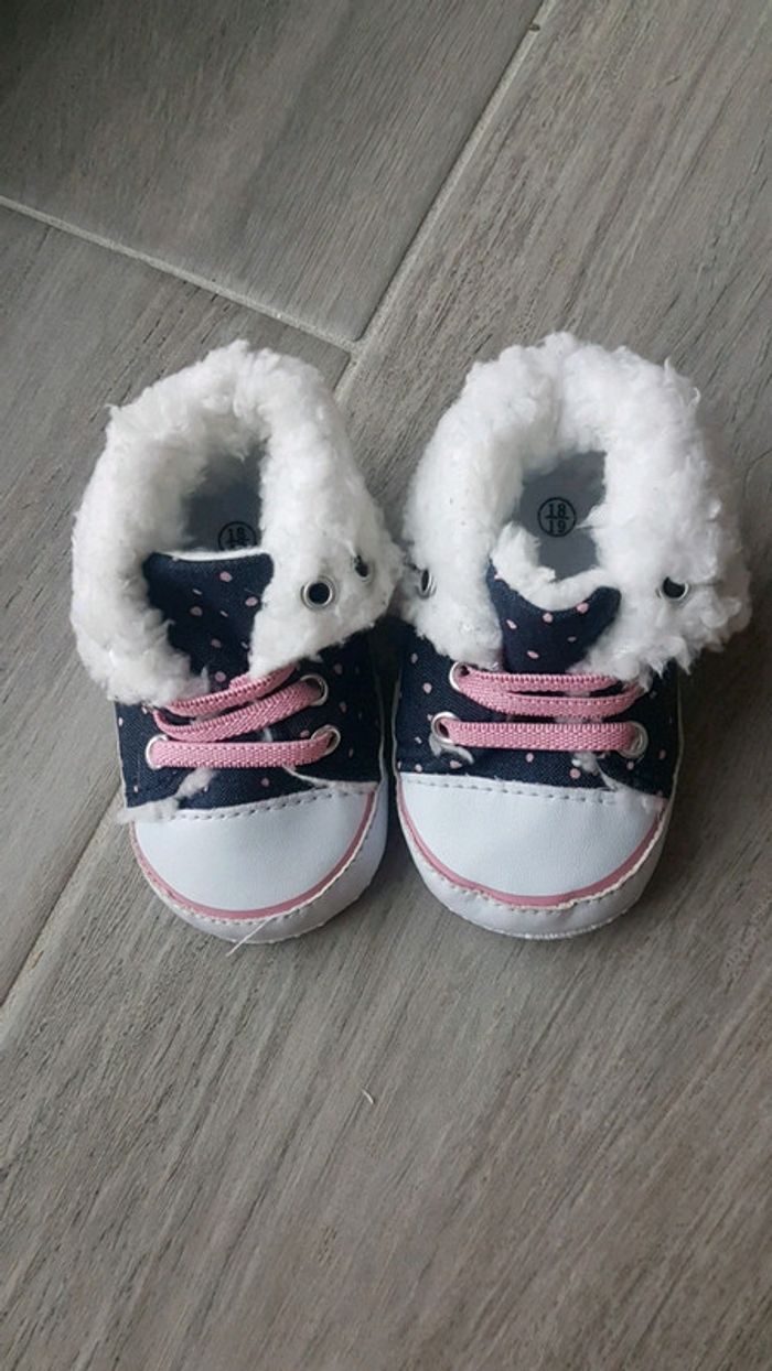 Chaussons baskets neufs taille 18-19 - photo numéro 2