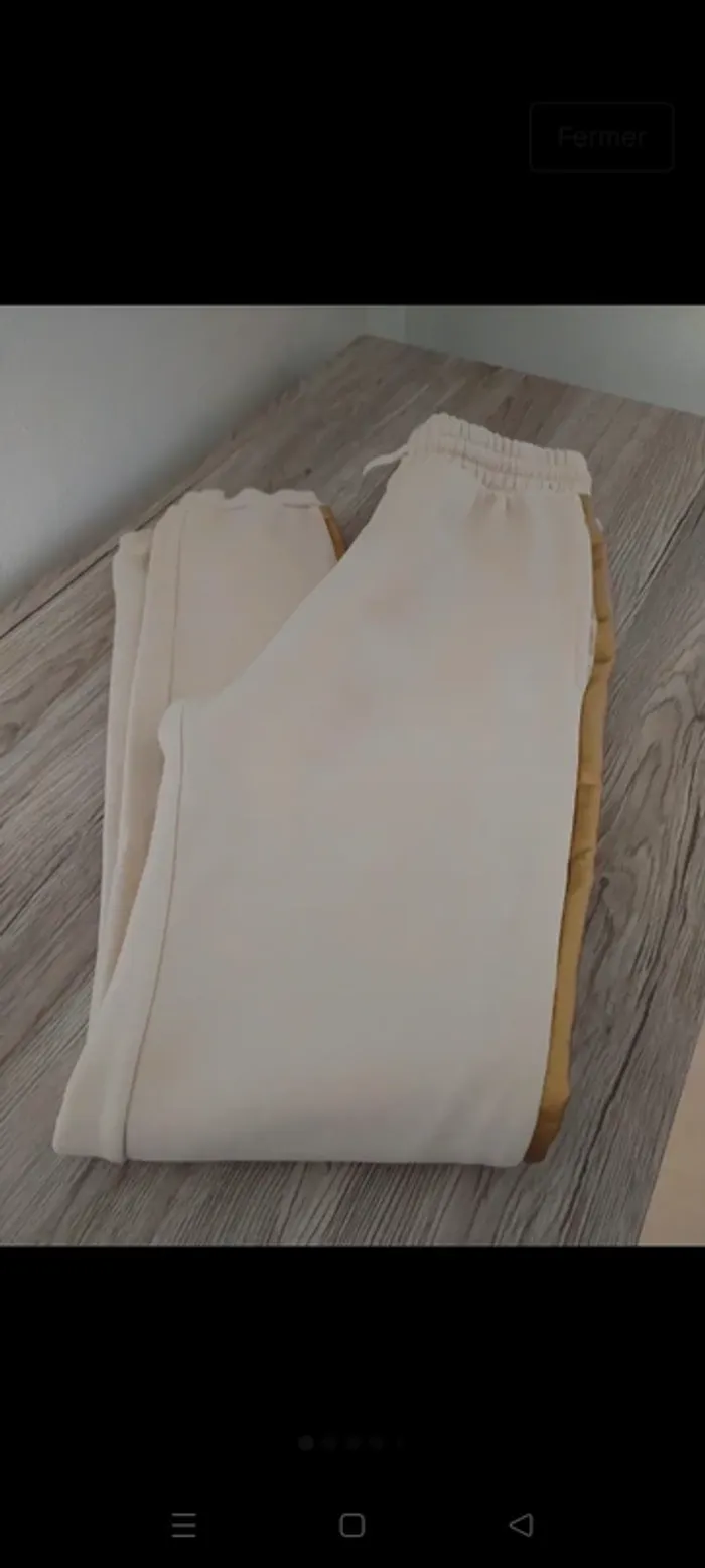 Magnifique jogging beige et doré kiabi taille XS - photo numéro 4