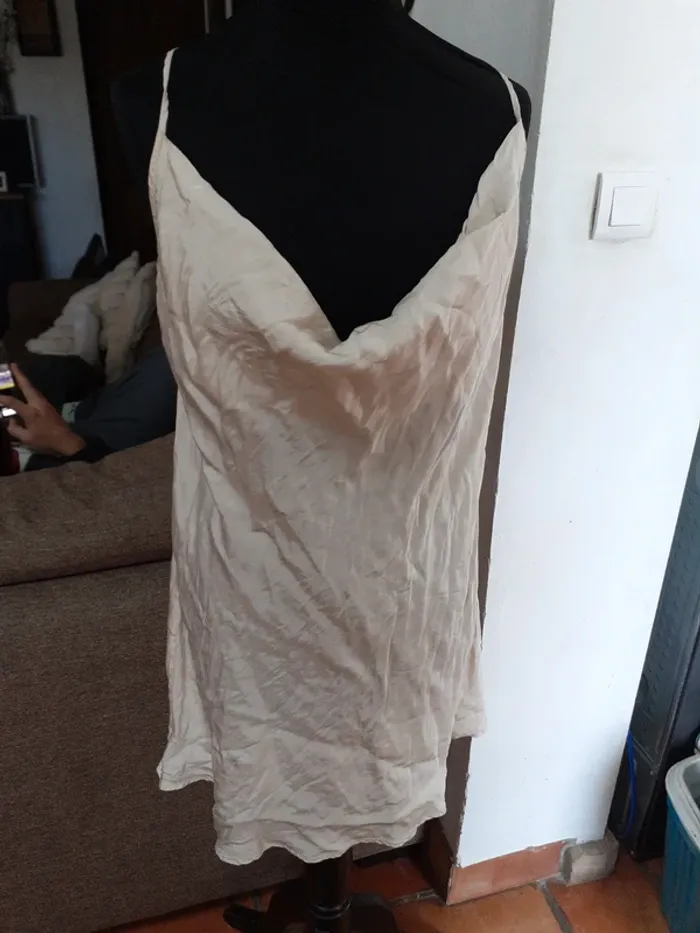 Robe dos nu