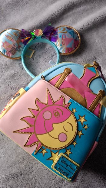 Loungefly it's small world maison poupées Disney Disneyland Paris pastel sac à dos ears oreilles